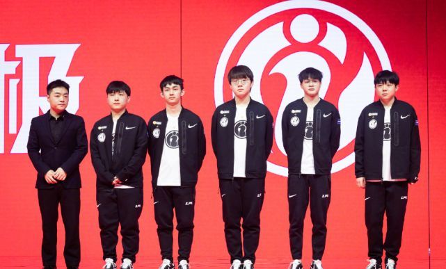 队教练组并 队教练组并